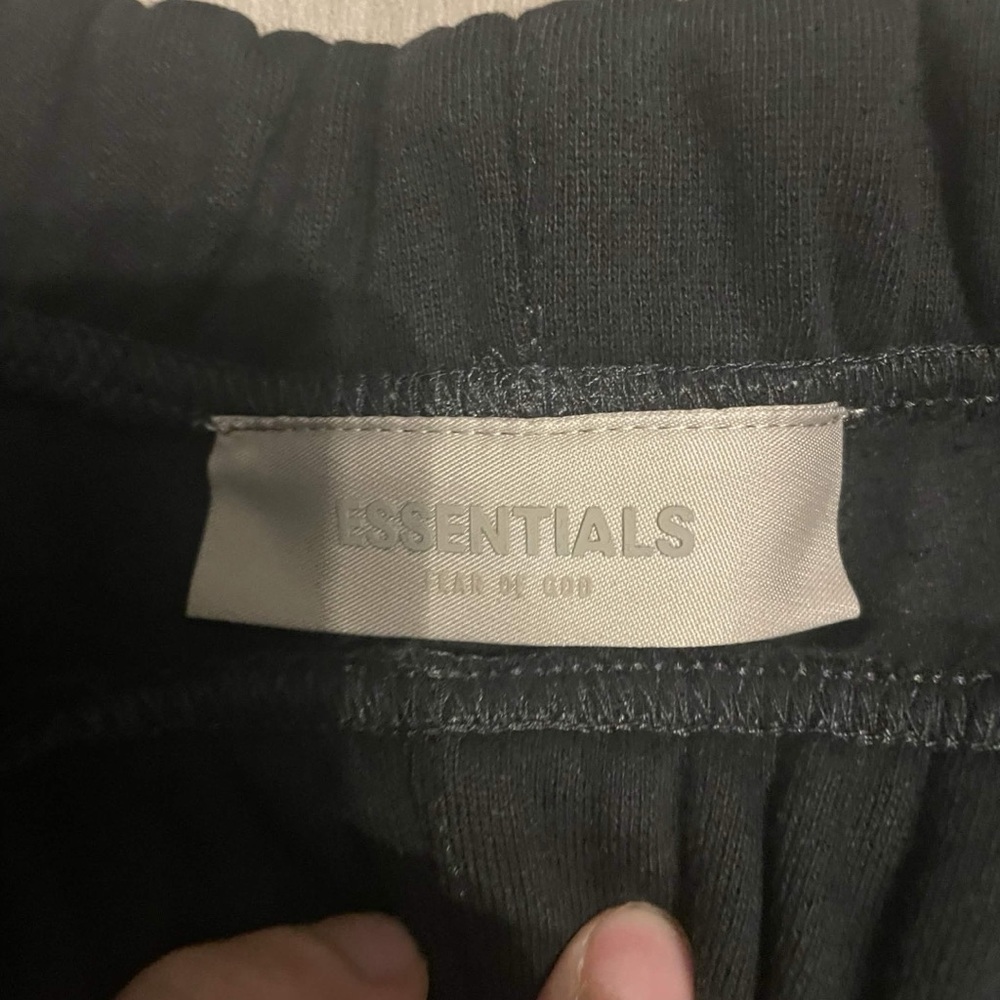 Small essentials black Shorts - Picture 2 of 3